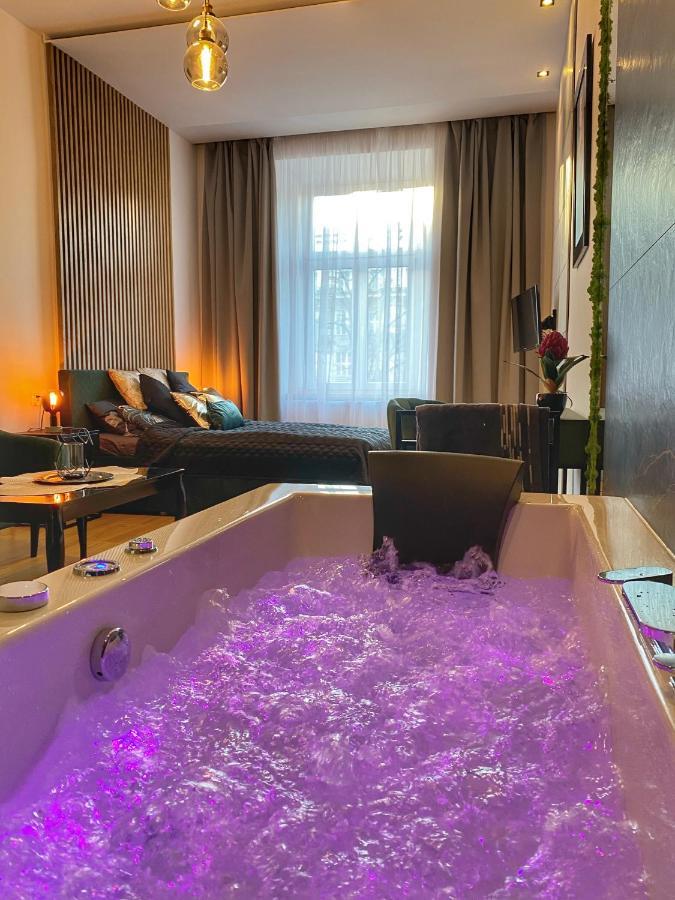 Apartament Czarny Z Jacuzzi Krakow Exterior photo