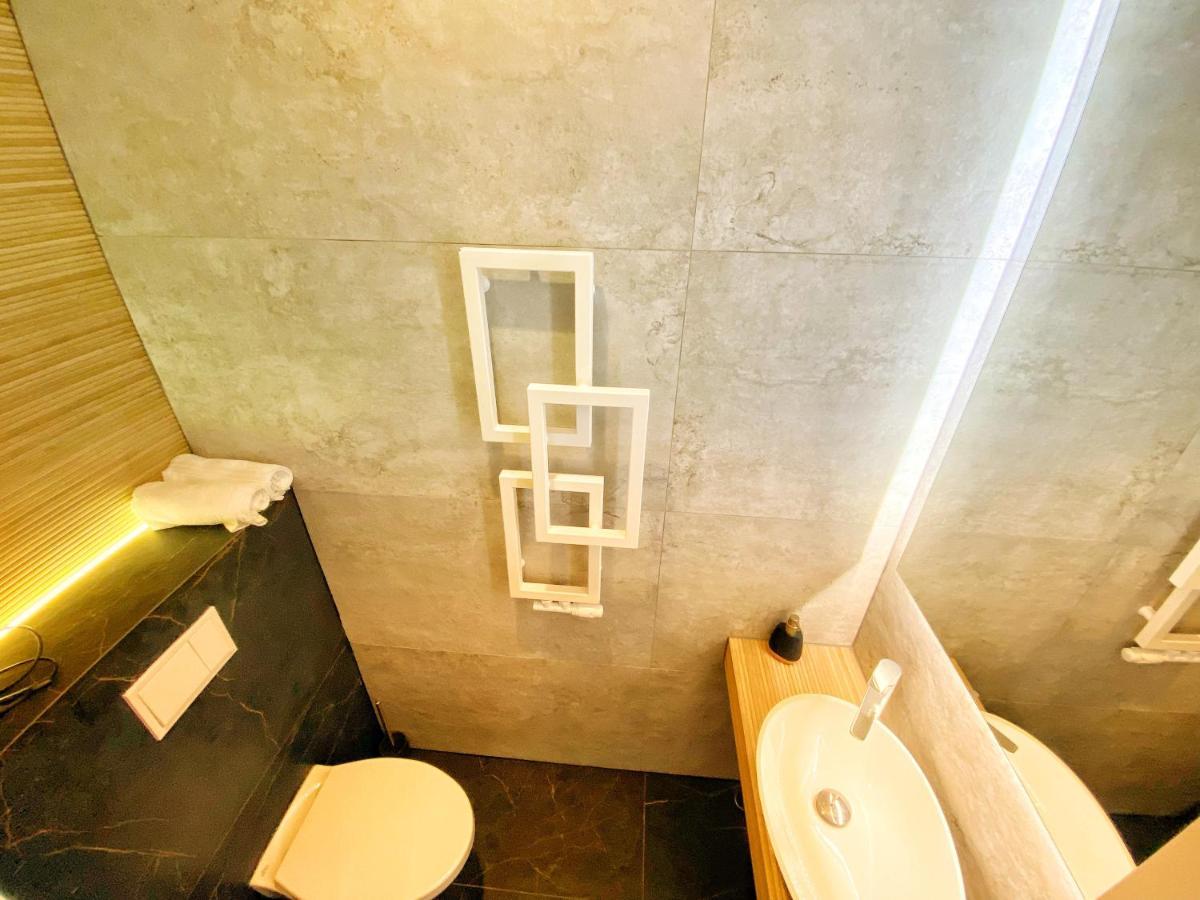 Apartament Czarny Z Jacuzzi Krakow Exterior photo